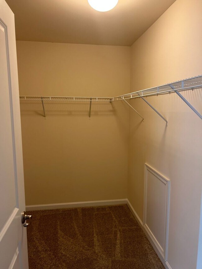 Building Photo - Greenville, 3BD/2.5BA with Loft, 1992SF
