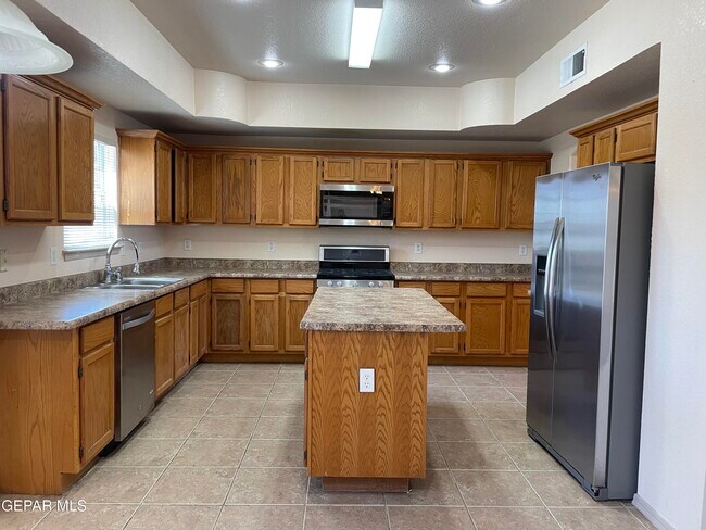 Building Photo - 12828 Tierra Ayala Dr