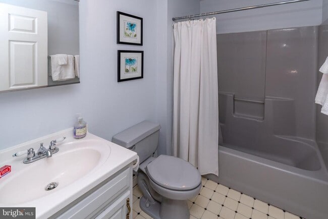 Building Photo - 62 Church St