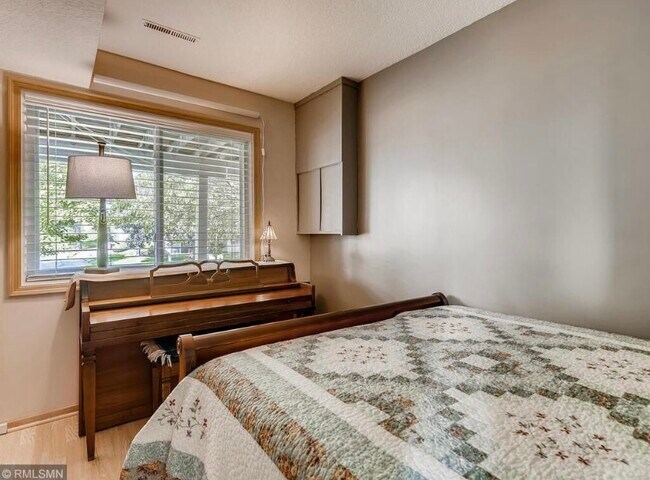 Building Photo - 5248 Beachside Dr