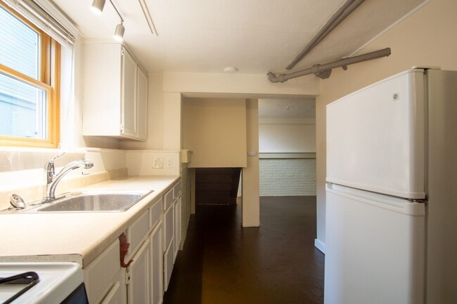 Building Photo - Amazing Find! Spacious Daylight Basement