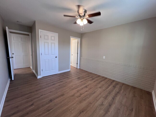 Building Photo - 3 Bedroom 2 bath home in downtown Port Wentworth