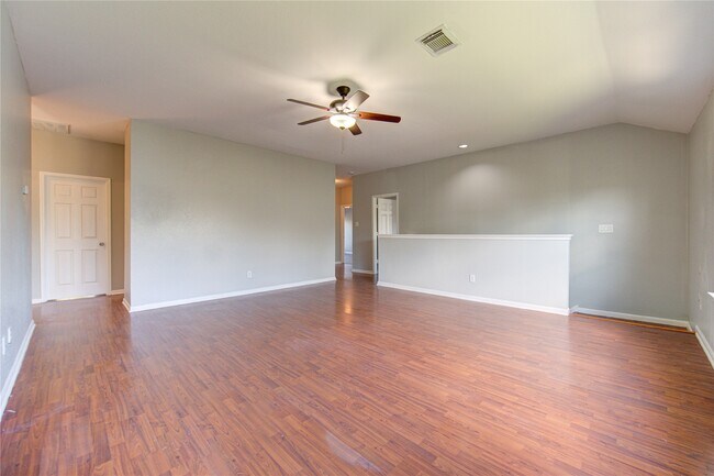 Building Photo - 5527 Gatesprings Ln