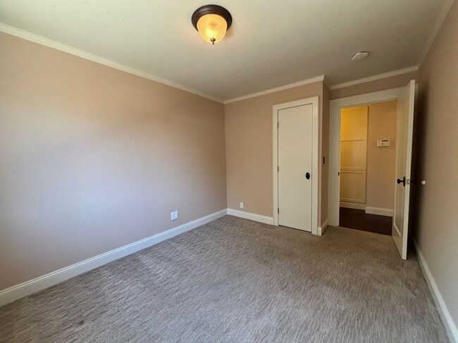 Building Photo - Historic Charm, Modern Comfort | 4BR +Bonu...