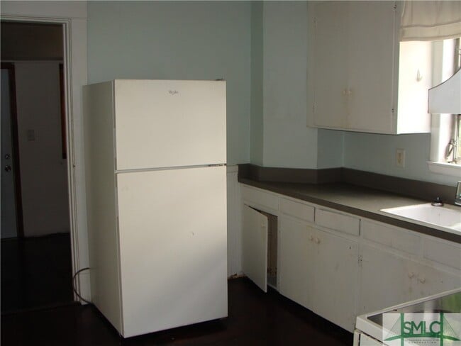 Building Photo - 509 W 37th St