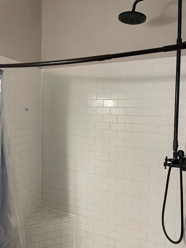 Building Photo - 385 Old Epps Bridge Rd