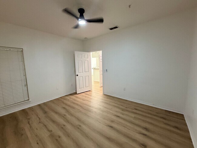 Building Photo - 7800 Point Meadows Dr