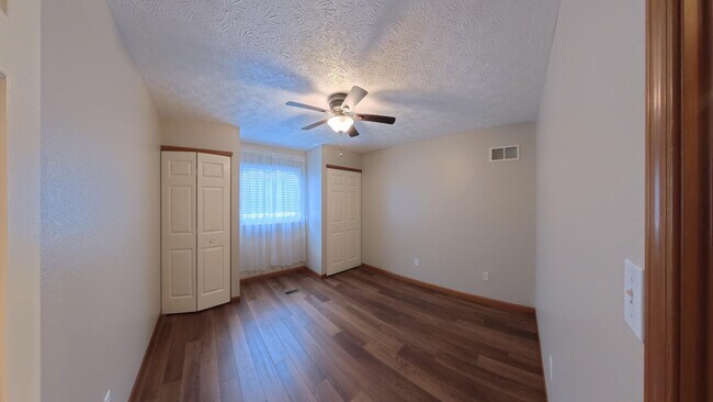 Building Photo - 304 Erin Dr