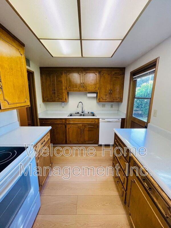 Building Photo - 3945 Euclid Ave