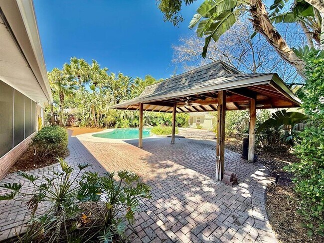 Building Photo - 3103 Cocos Rd