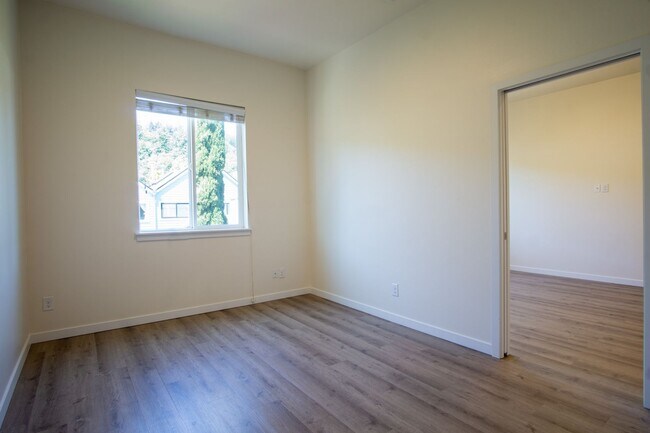Building Photo - SUMMER SPECIAL: Top Floor Modern 2 Bdr w/ W&D + AC!