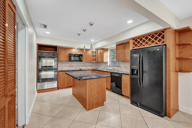 Building Photo - 4721 Sarazen Dr