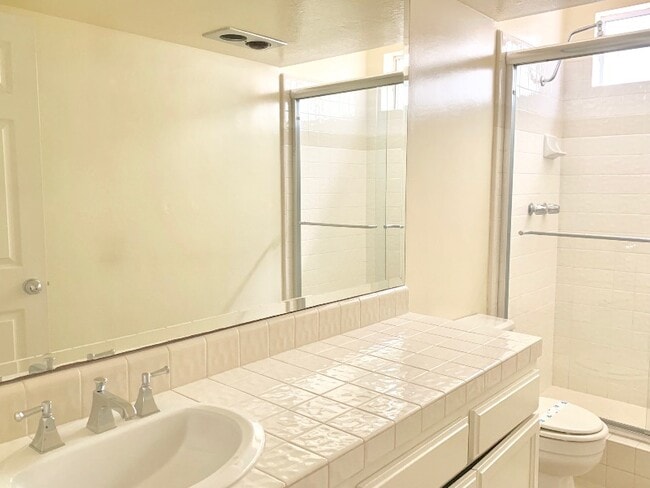 Building Photo - 1642 Harper Ave