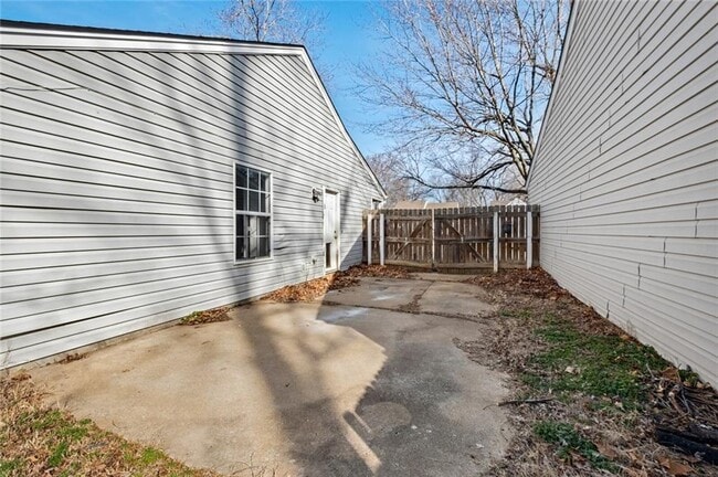 Building Photo - 2101 Blueberry Ln