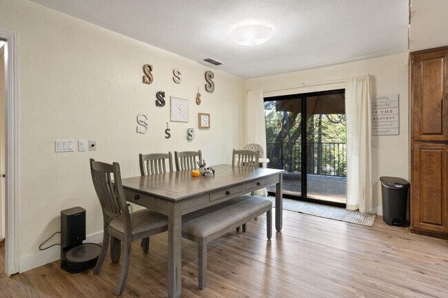 Building Photo - Rare 4-bedroom home in Camino for rent!