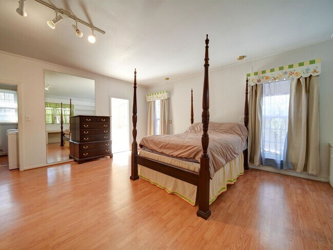 Building Photo - 3 Bedroom/3 Bath home for rent