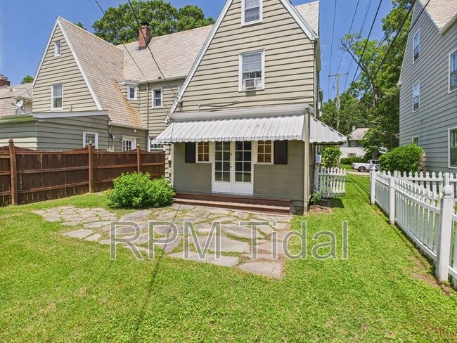 Building Photo - 217 Palen Ave