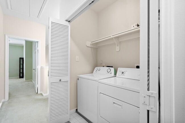 Building Photo - 90 McGowen St