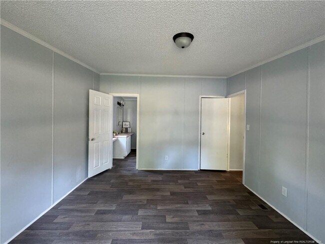 Building Photo - 511 Inverary Dr