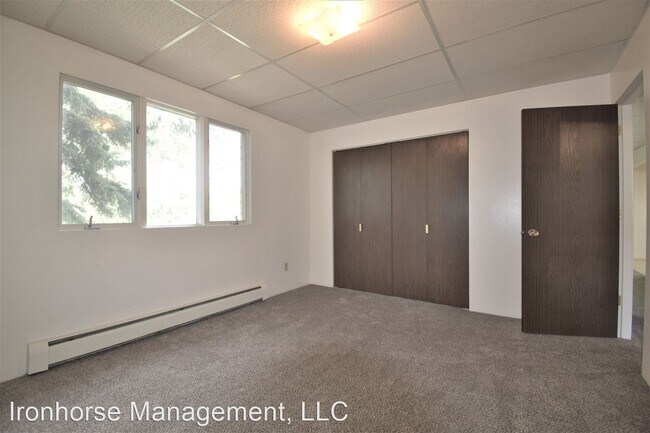 Building Photo - 805 W Villard St