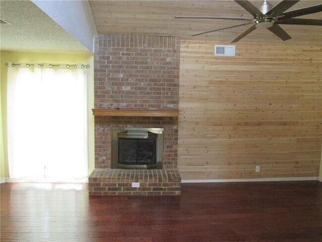 Building Photo - 1603 Shotwell Ln