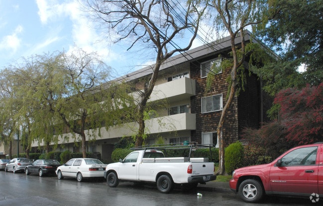 Building Photo - Mariposa Club Apartments
