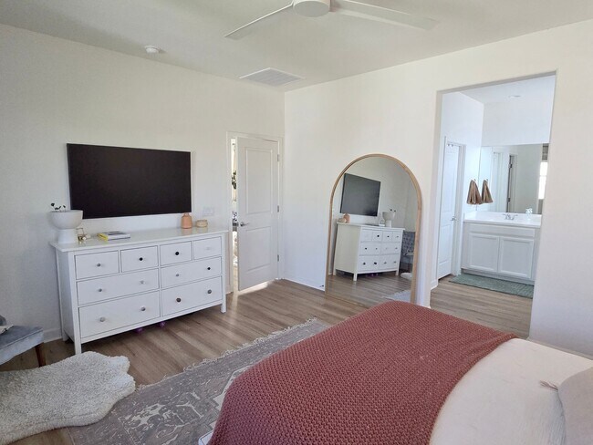 Building Photo - 4-bedroom + Den, 3-bath home in The Preserve at San Tan