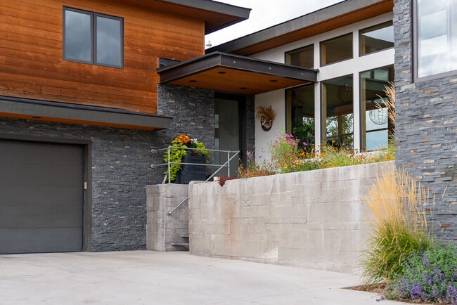 Building Photo - 229 Arbour Dr E