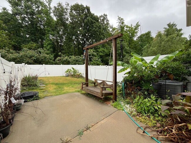 Building Photo - 1005 Longitude Dr