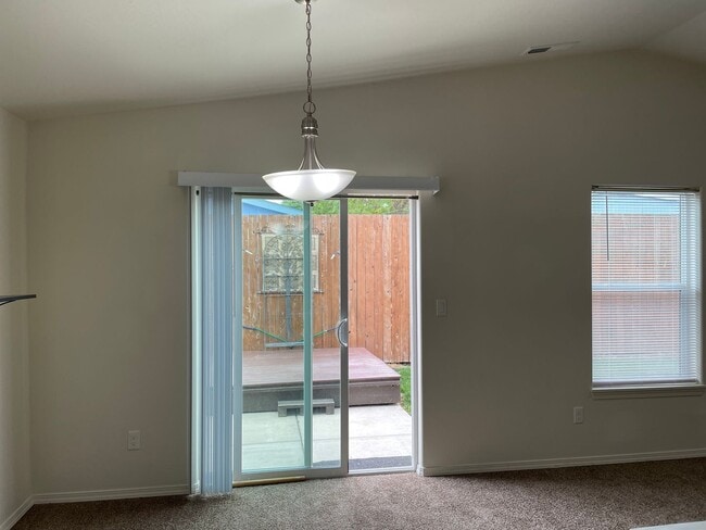 Building Photo - Very Nice 2 Story 3 Bedroom 2.5 Bath Home-...