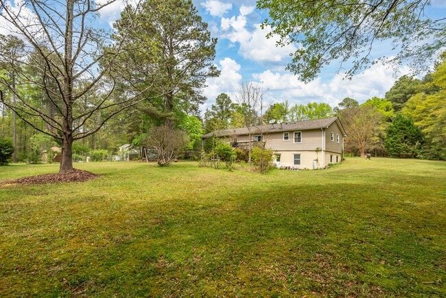 Building Photo - Tranquil Home near Jordan Lake!
