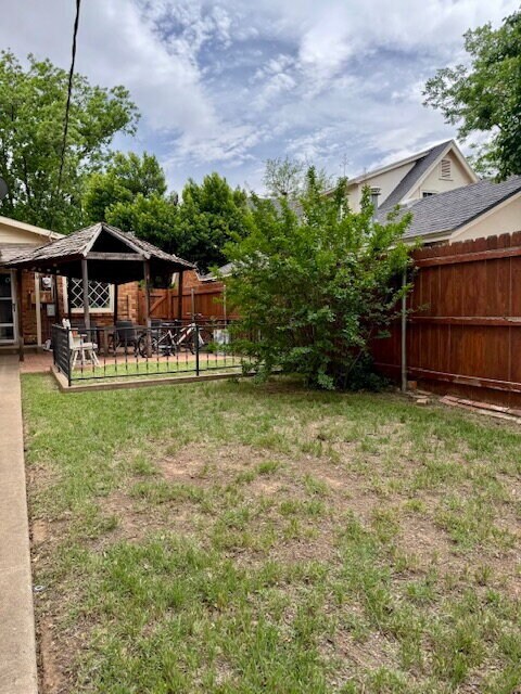 Building Photo - Charming Duplex Very Close To Tech!