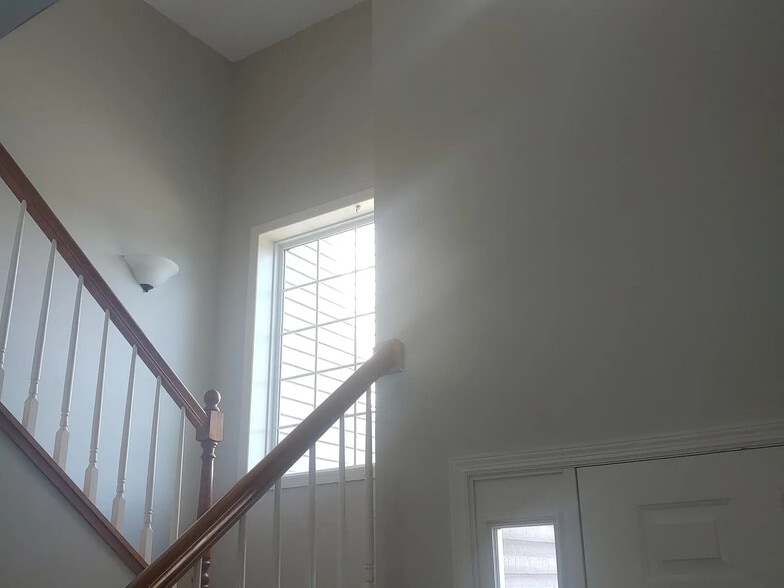 Building Photo - 404 S Keyser Ave