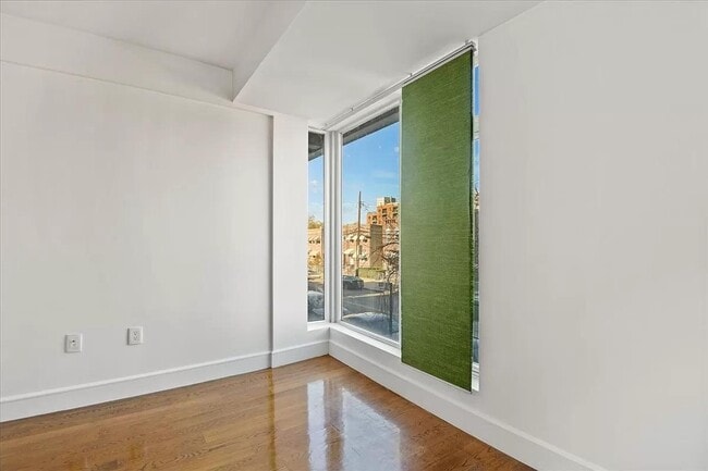 Building Photo - 21-24 30th Ave.