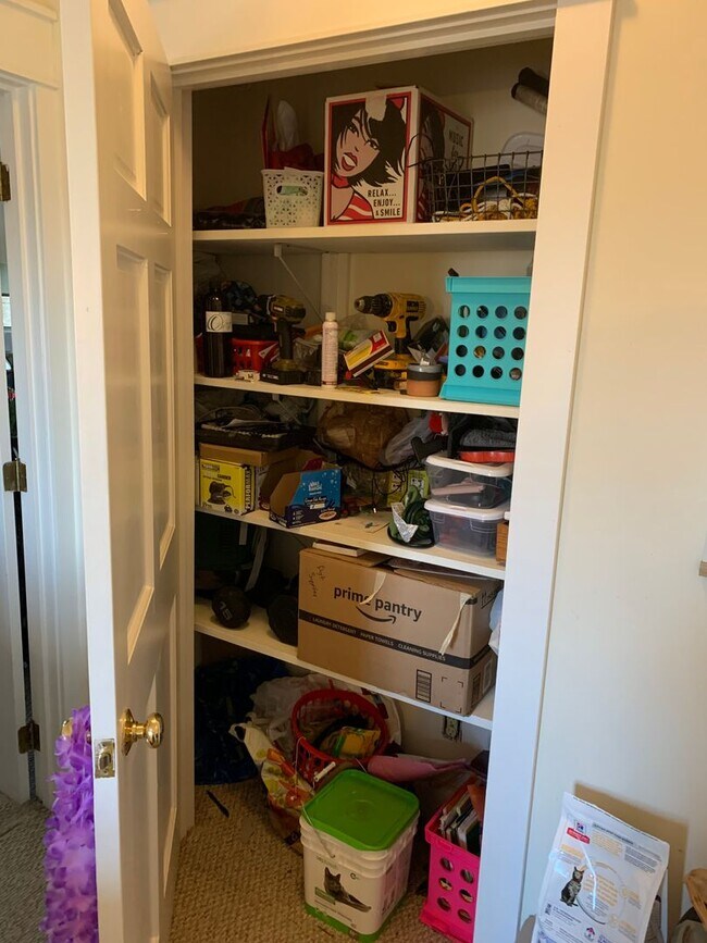 Building Photo - Spacious 2 bed/3 bath Home near Switchyard Park!