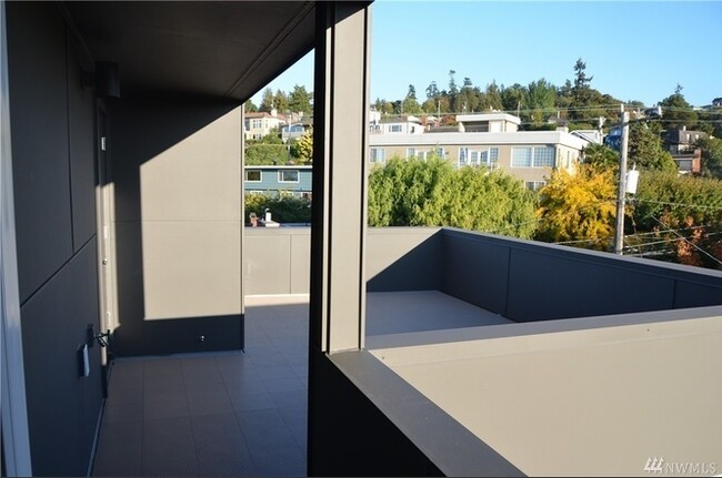 Building Photo - Modern and Stylish Home in Alki Beach Neig...