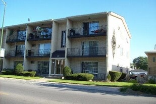 Building Photo - 6561 W Addison St