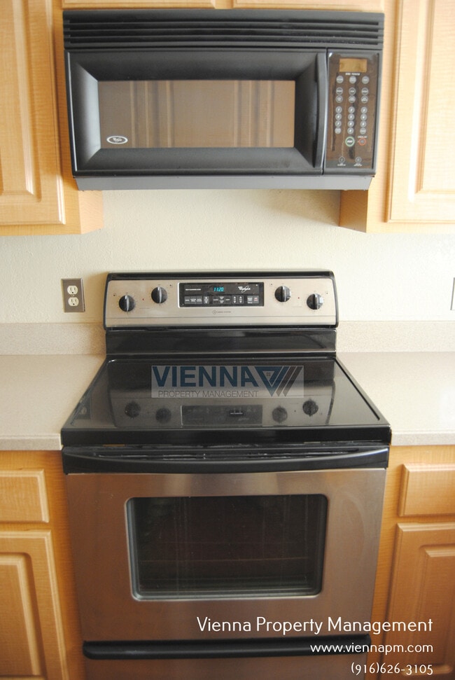 Building Photo - Fair Oaks Condo