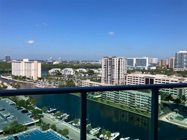 Building Photo - 100 Bayview Dr