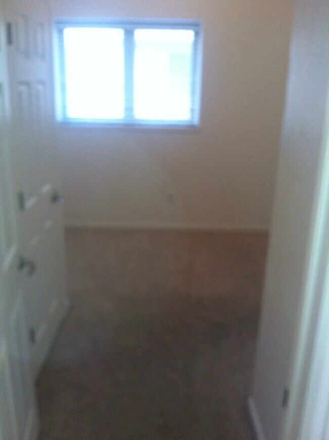 2nd bedroom w walk in closet - 1208 Walnut Ave