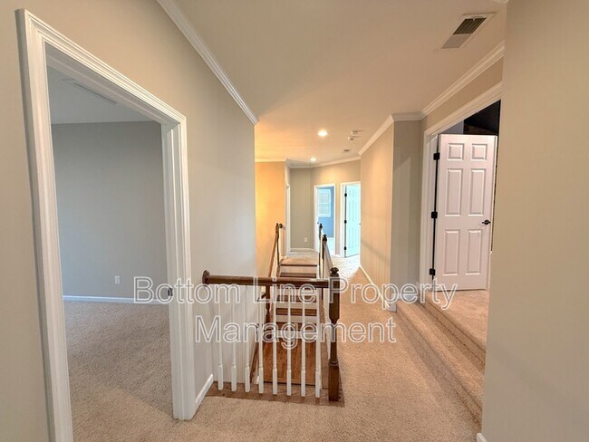 Building Photo - 15007 Skypark Dr