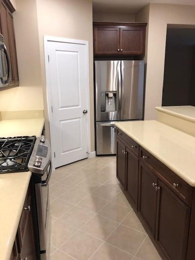 Building Photo - East Ventura - Available Soon: Spacious 4 bedroom Condo