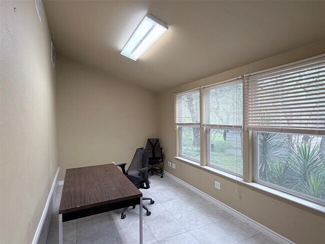 Building Photo - 236 Piney Ridge Dr