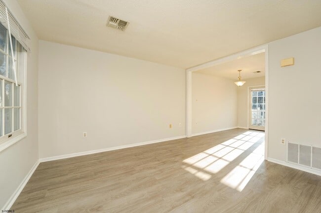 Building Photo - 19 Clipper Ct