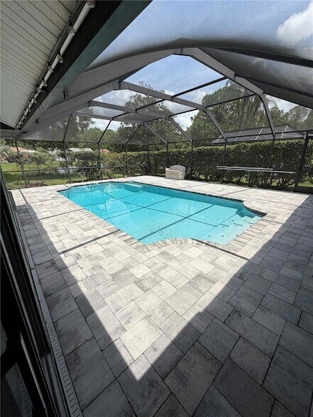 Building Photo - 3221 Oakwood Pl
