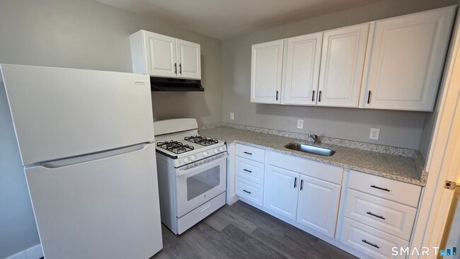 Building Photo - 499 Zion St