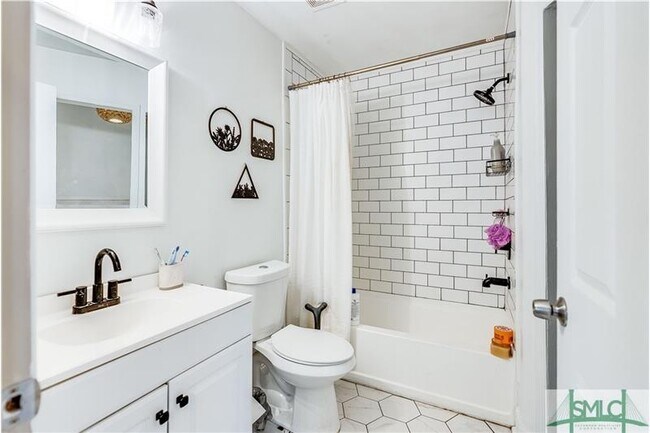 Building Photo - 106 W White Hawthorne Dr