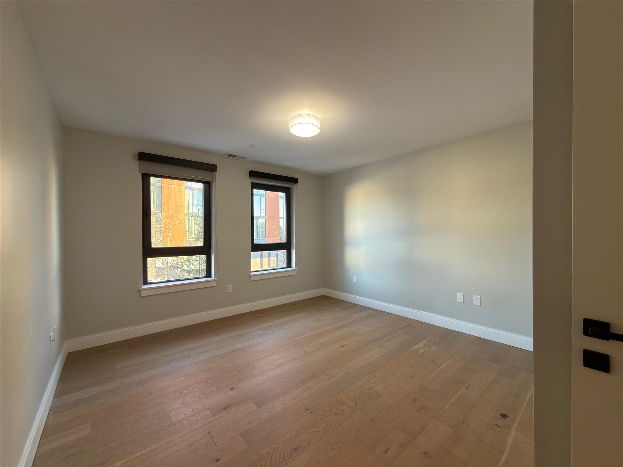 Building Photo - 15 Central St