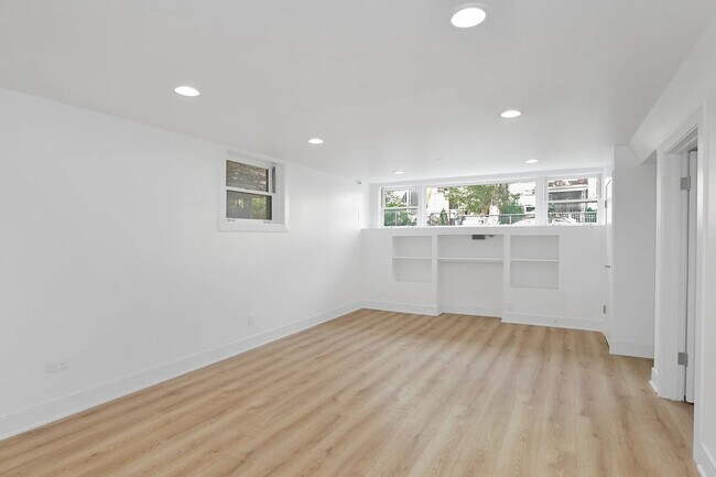 Building Photo - 2735 N Mozart St