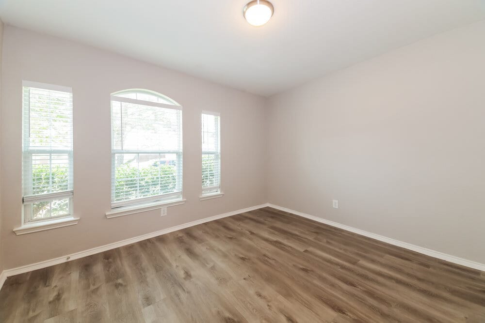Building Photo - 120 Meadow View Ln